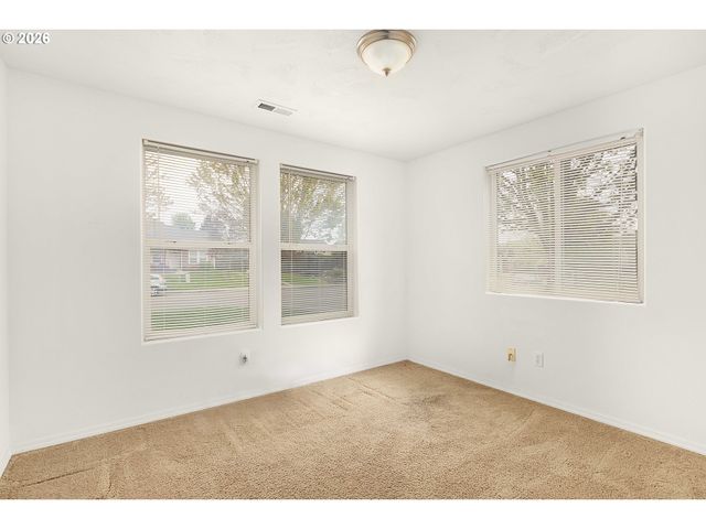 176 OTHELLO Ave, Roseburg, OR 97471