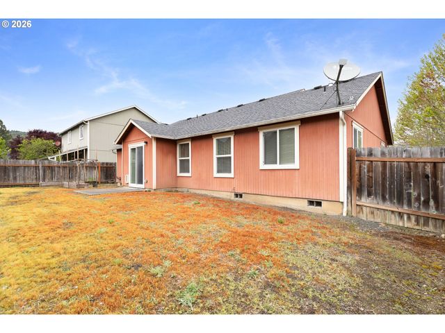 176 OTHELLO Ave, Roseburg, OR 97471