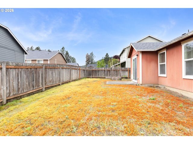 176 OTHELLO Ave, Roseburg, OR 97471
