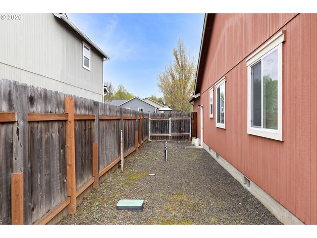176 OTHELLO Ave, Roseburg, OR 97471