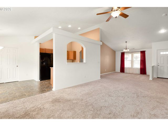 176 OTHELLO Ave, Roseburg, OR 97471