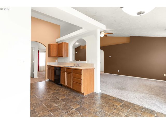 176 OTHELLO Ave, Roseburg, OR 97471