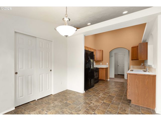 176 OTHELLO Ave, Roseburg, OR 97471