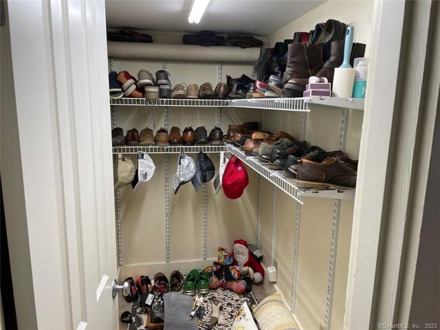 4 Sycamore Lane, West Hartford, CT 06117