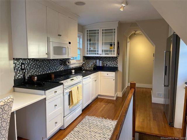 4 Sycamore Lane, West Hartford, CT 06117