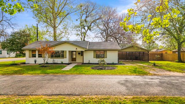 703 Austin Street, Columbus, TX 78934