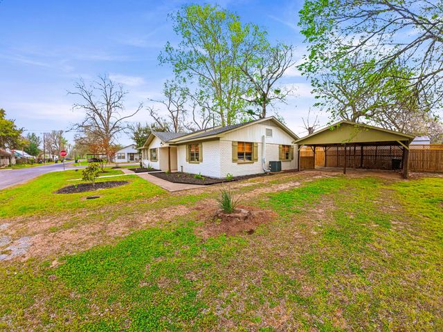 703 Austin Street, Columbus, TX 78934