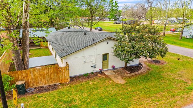 703 Austin Street, Columbus, TX 78934