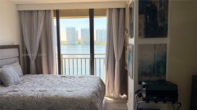 17720 N Bay Rd 6C, Sunny Isles Beach, FL 33160