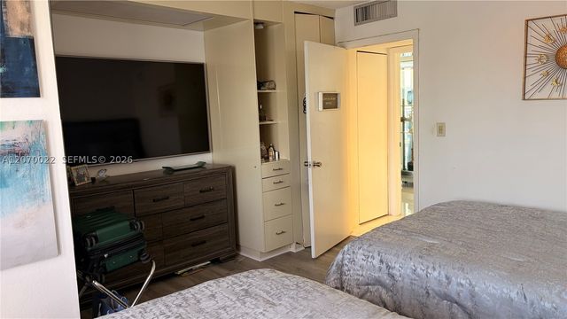 17720 N Bay Rd 6C, Sunny Isles Beach, FL 33160