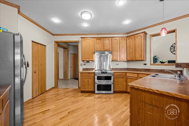 2682 Bauer Road, North Aurora, IL 60542