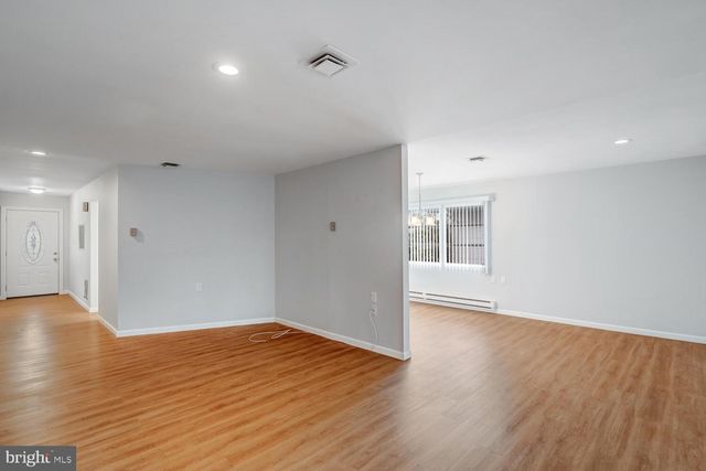 4 CAMPION CT, Brick, NJ 08724