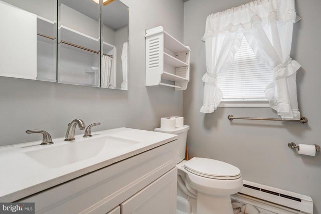 4 CAMPION CT, Brick, NJ 08724