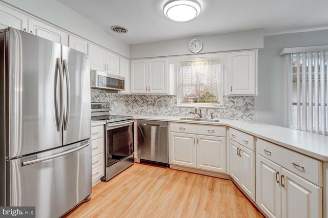 4 CAMPION CT, Brick, NJ 08724