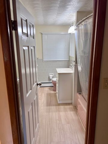 3 Merrill Dr, Framingham, MA 01701