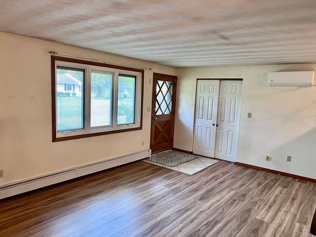 3 Merrill Dr, Framingham, MA 01701