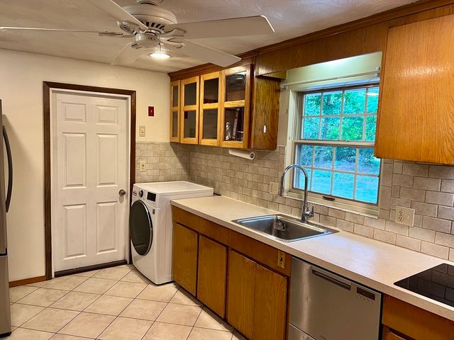 3 Merrill Dr, Framingham, MA 01701