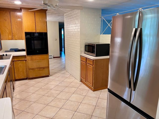 3 Merrill Dr, Framingham, MA 01701