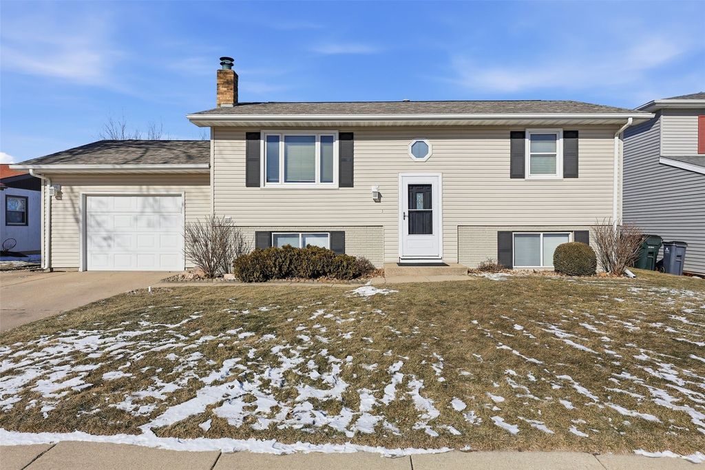 3500 Sue Lane NW, Cedar Rapids, IA 52405