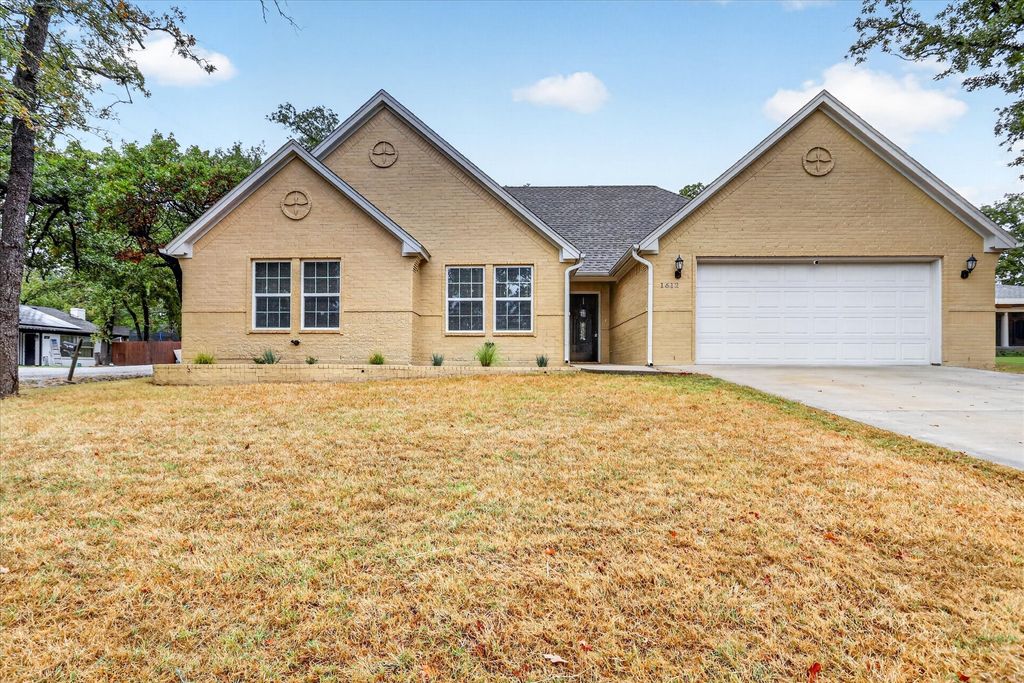 1612 Tanglewood Drive, Azle, TX 76020 — exterior