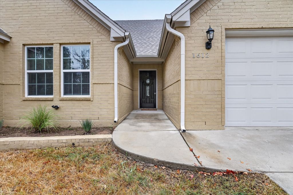 1612 Tanglewood Drive, Azle, TX 76020 — photo 4