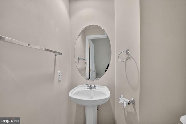 821 CAPITOL SQUARE PL SW, Washington, DC 20024