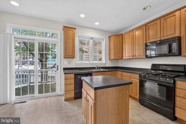 821 CAPITOL SQUARE PL SW, Washington, DC 20024