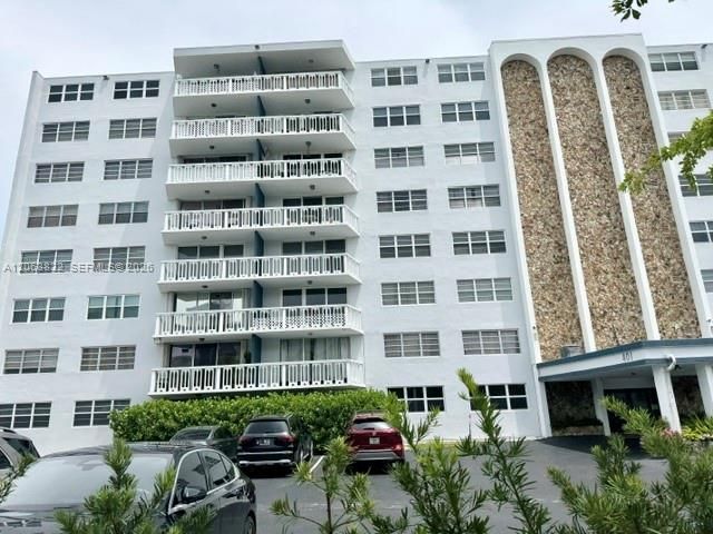 401 NE 14th Ave 602, Hallandale Beach, FL 33009
