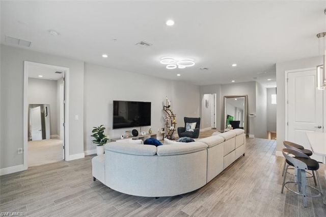 2567 Seychelles DR 206, Naples, FL 34112
