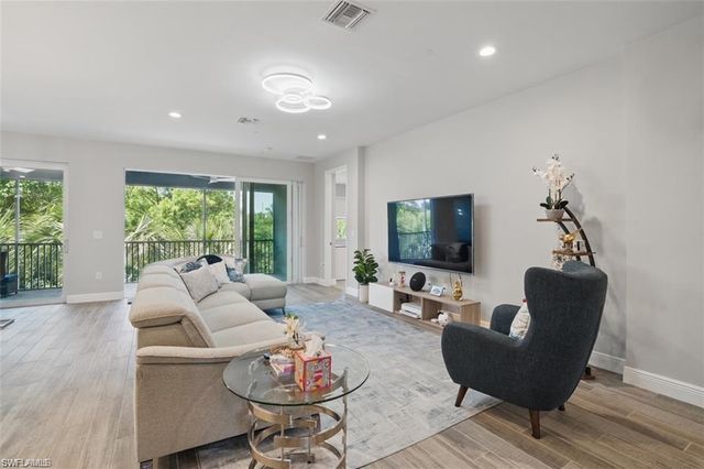 2567 Seychelles DR 206, Naples, FL 34112