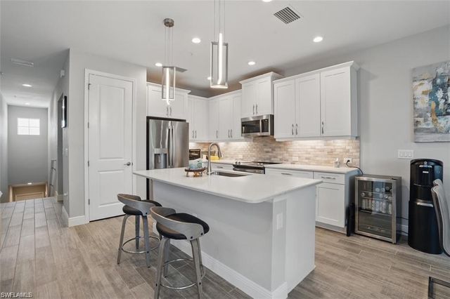 2567 Seychelles DR 206, Naples, FL 34112