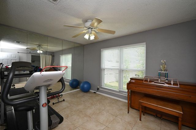 13102 Richmond Avenue, Houston, TX 77082