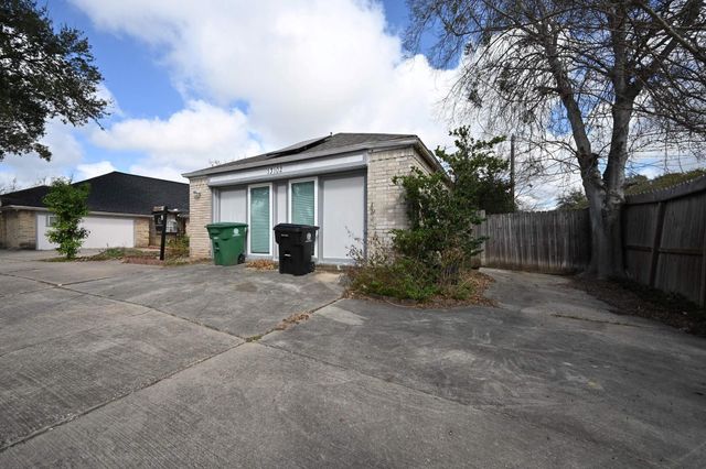 13102 Richmond Avenue, Houston, TX 77082