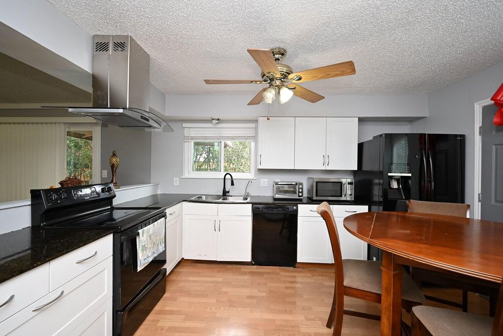 13102 Richmond Avenue, Houston, TX 77082