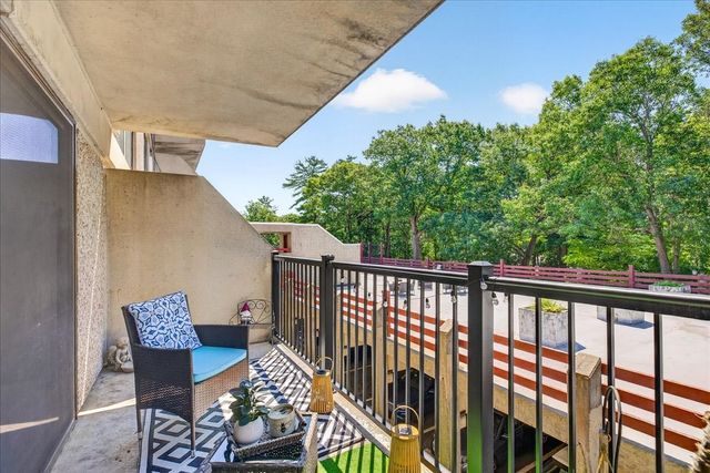 55 Tall Oaks Drive 402, Weymouth, MA 02190