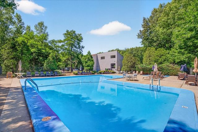 55 Tall Oaks Drive 402, Weymouth, MA 02190