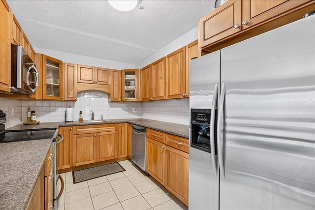 55 Tall Oaks Drive 402, Weymouth, MA 02190
