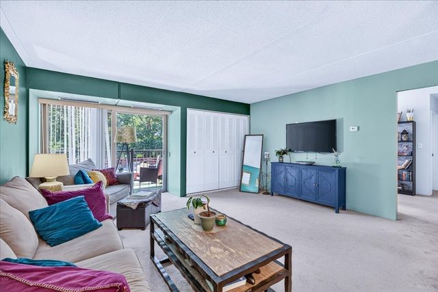 55 Tall Oaks Drive 402, Weymouth, MA 02190