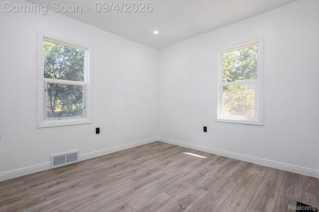 8076 Stahelin Avenue, Detroit, MI 48228
