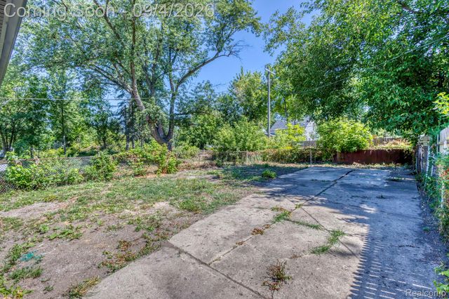 8076 Stahelin Avenue, Detroit, MI 48228