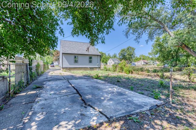 8076 Stahelin Avenue, Detroit, MI 48228