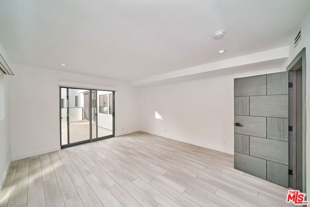 145 S Maple Drive 101, Los Angeles, CA 90212