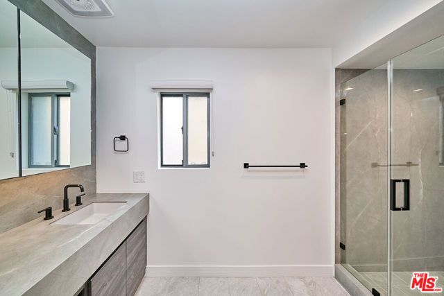 145 S Maple Drive 101, Los Angeles, CA 90212