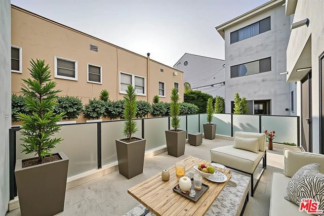 145 S Maple Drive 101, Los Angeles, CA 90212