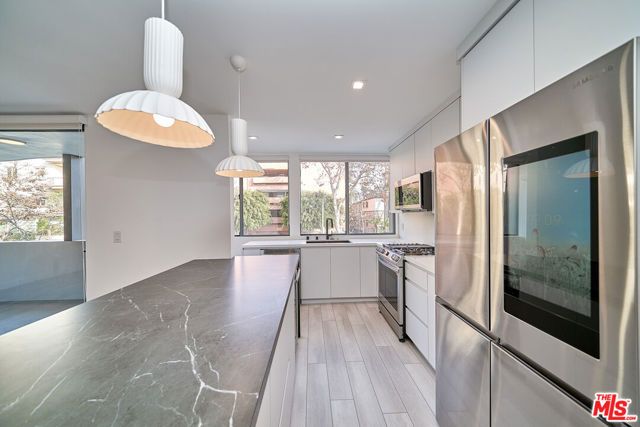 145 S Maple Drive 101, Los Angeles, CA 90212