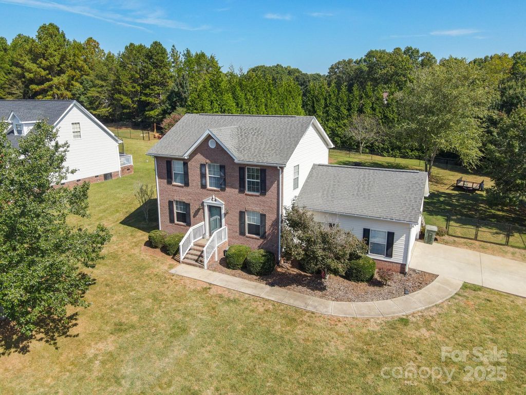 2264 Picnic Drive, Newton, NC 28658