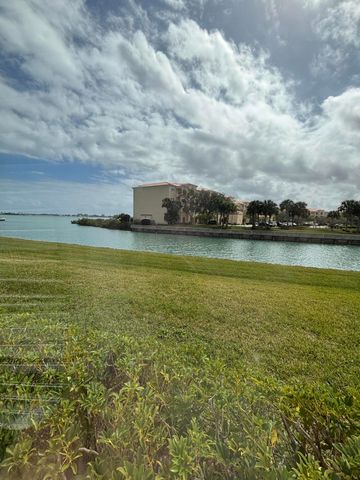 5 Harbour Isle Drive E 103, Fort Pierce, FL 34949
