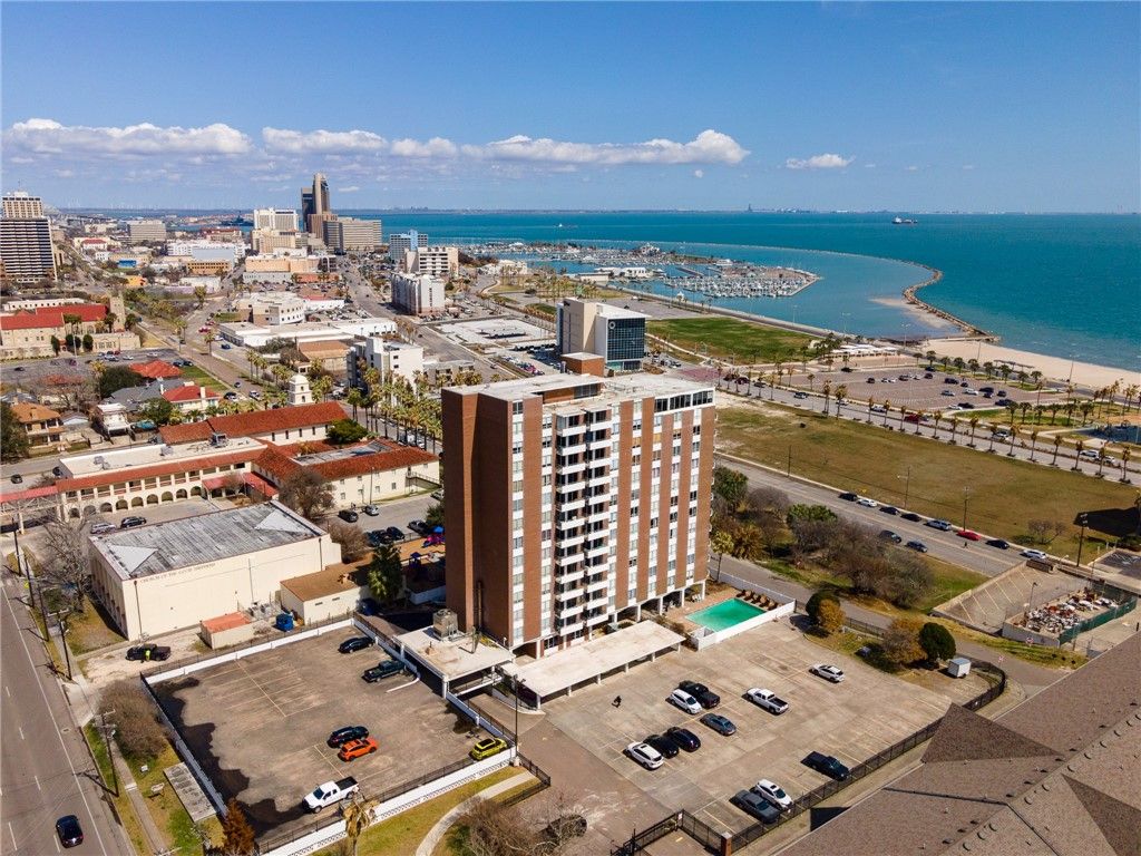 715 S Upper Broadway St 302, Corpus Christi, TX 78401 — exterior