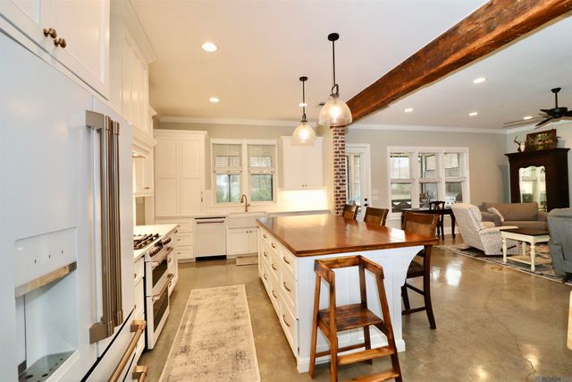 12016 Cane Dr, St Francisville, LA 70775