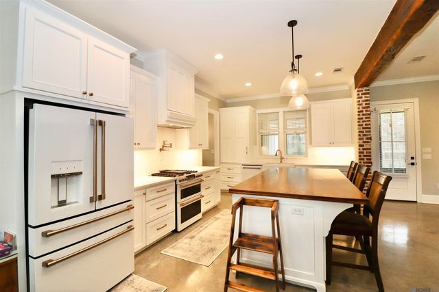 12016 Cane Dr, St Francisville, LA 70775